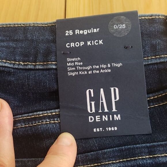 GAP CROP KICK STRETCH MID-RISE DARK WASH JEANS,  SIZE 0/25  - NEW - Picture 8 of 11